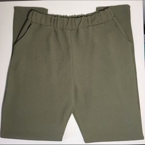 💚Boohoo Petite Olive Green Pants💚